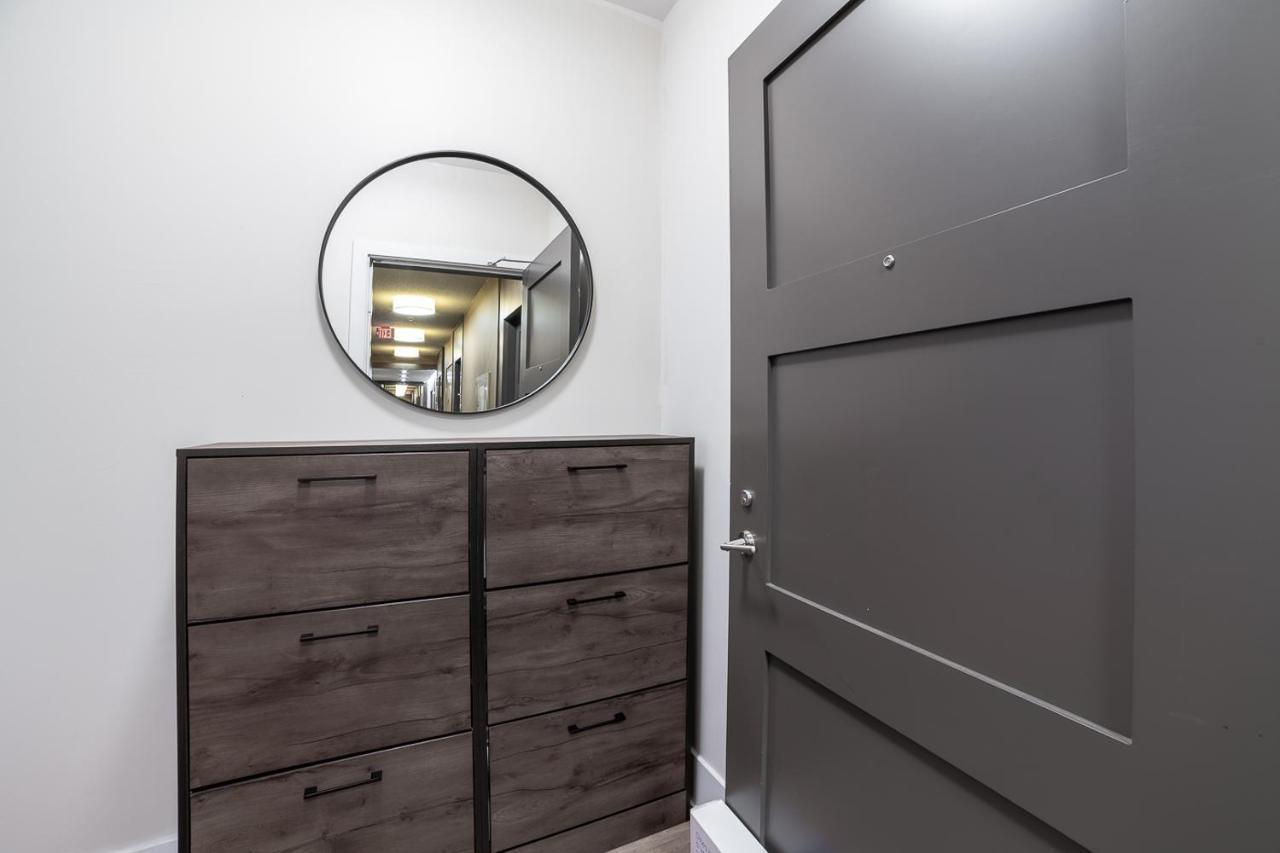 Designer Condo W/ Cn Tower View & Parking Toronto Exterior foto