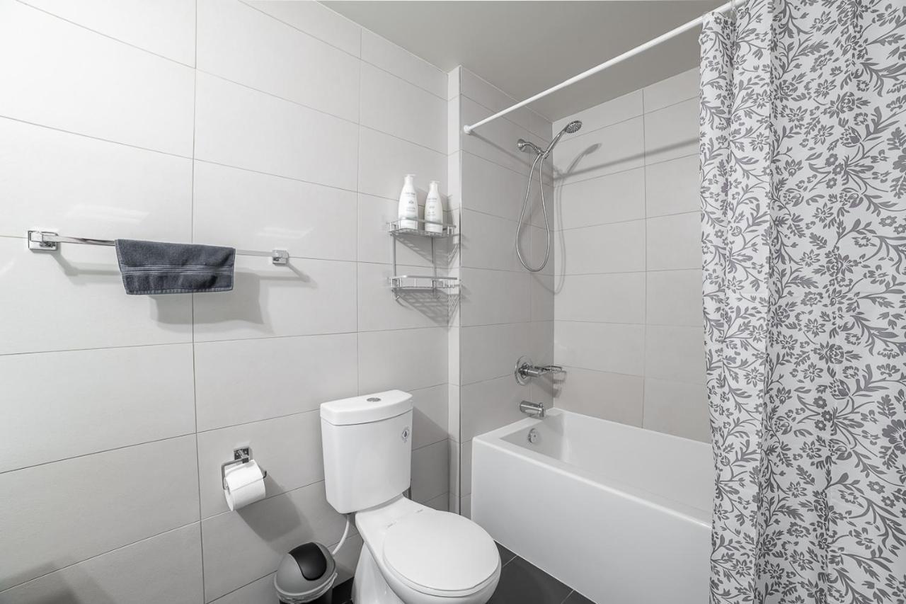 Designer Condo W/ Cn Tower View & Parking Toronto Exterior foto